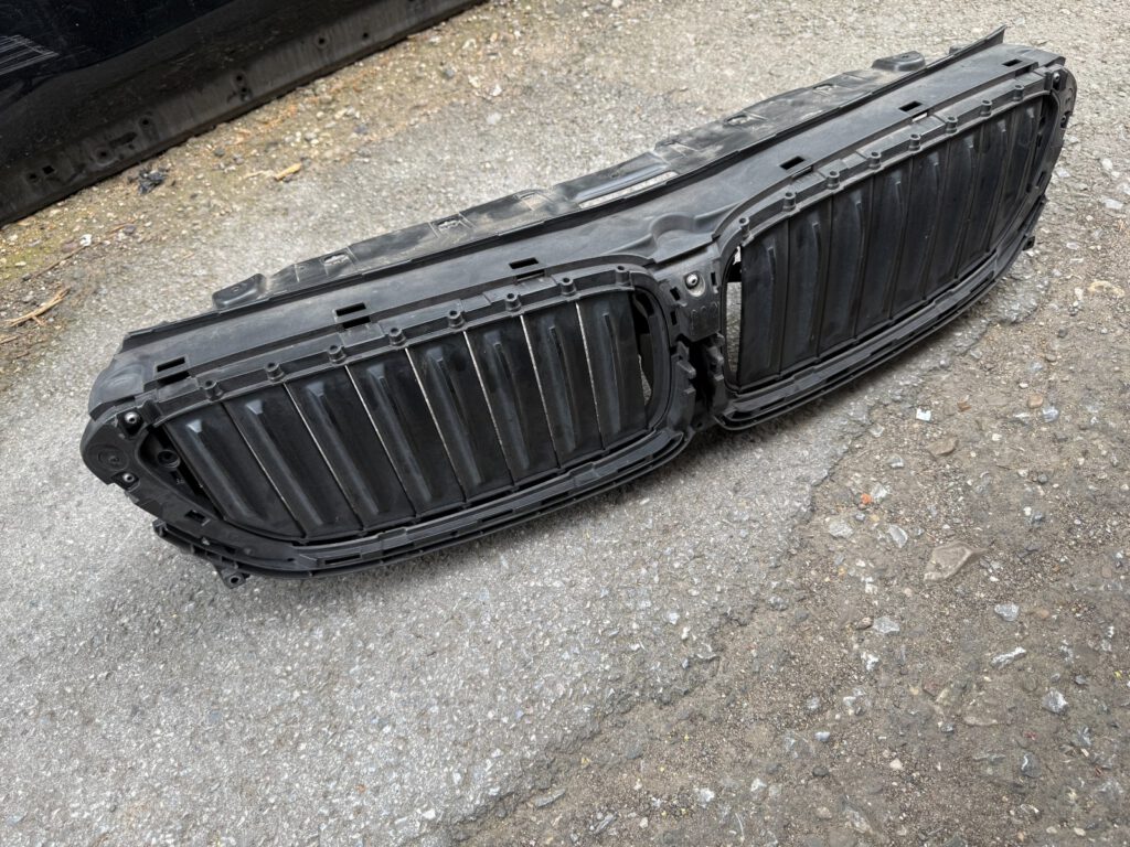 BMW Série 6 G32 calandre OEM 7415215