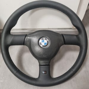 BMW Série 3 E30 volant