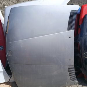 BMW Série 5 E28 capot
