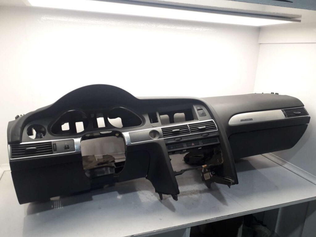 Audi A6 C6 4F Sedan Dashboard Panel