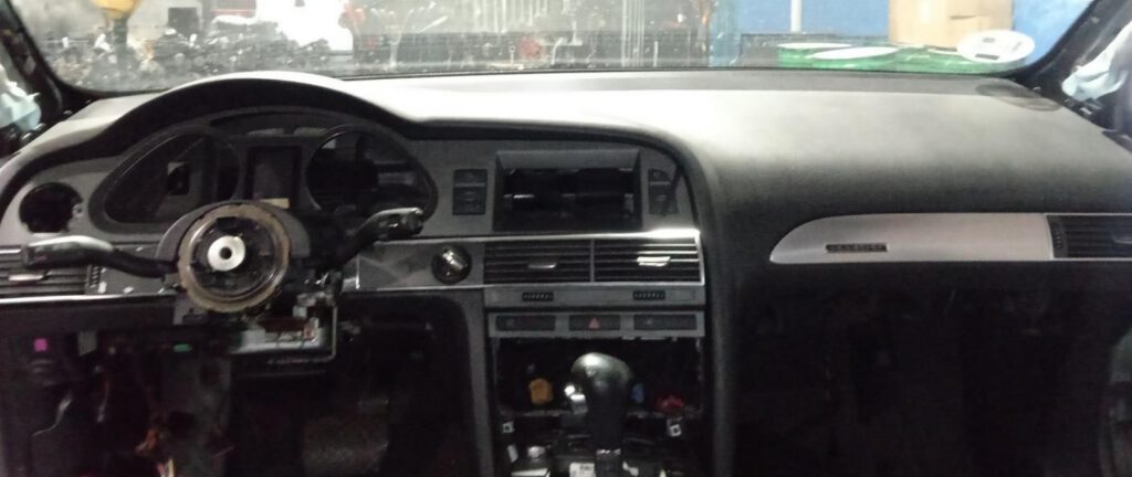 Audi A6 C6 4F Sedan Dashboard Panel