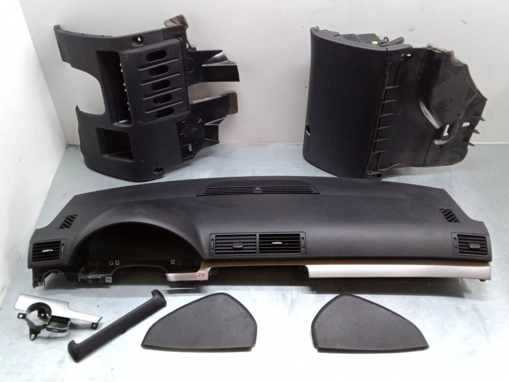 Audi A4 B7 Estate Dashboard Panel