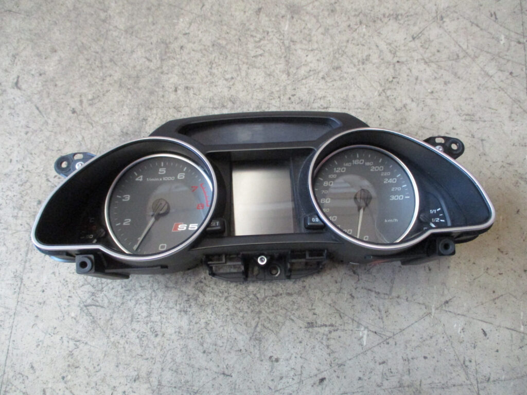 Audi S5 A5 B8 8T Benzin Kombiinstrument OEM 8T0920930T