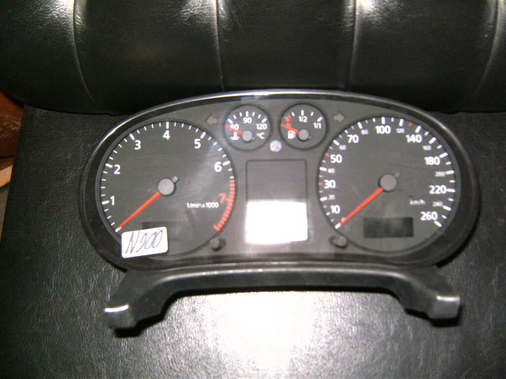Audi A3 8L Diesel Kombiinstrument OEM 8L0920900K