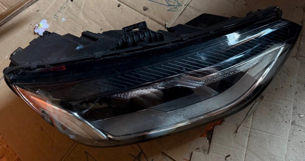 Audi A4 B9 8W LED Scheinwerfer rechts OEM 8W0941012