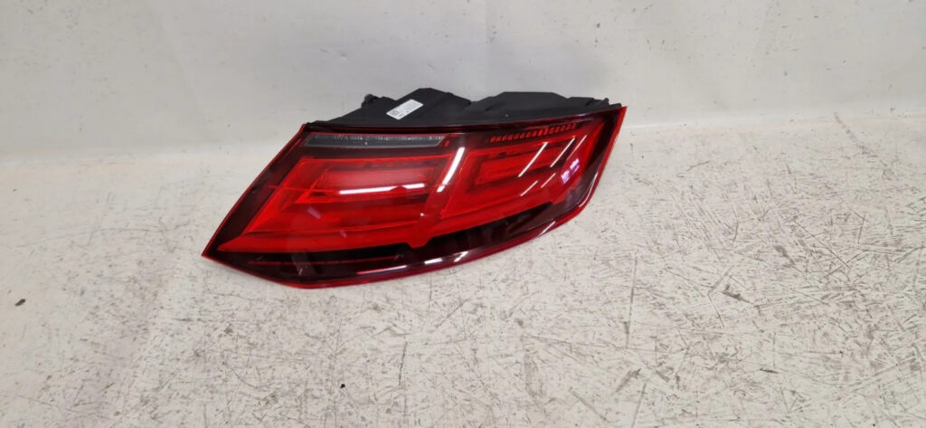 Audi TT 8S LED Rückleuchte rechts OEM 8S0945096