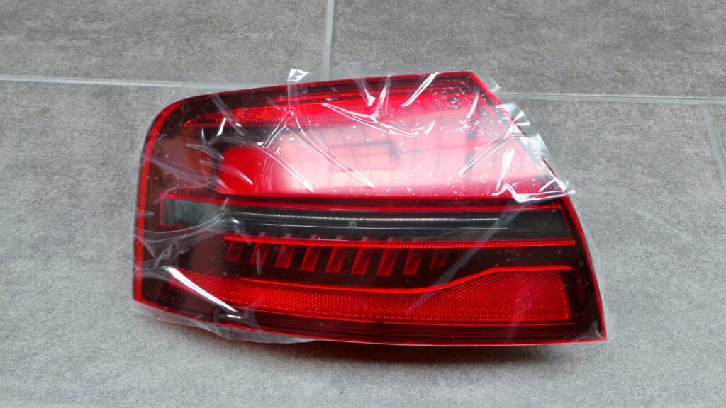 Audi A8 S8 D4 4H LED feu arrière OEM 4H0945095L