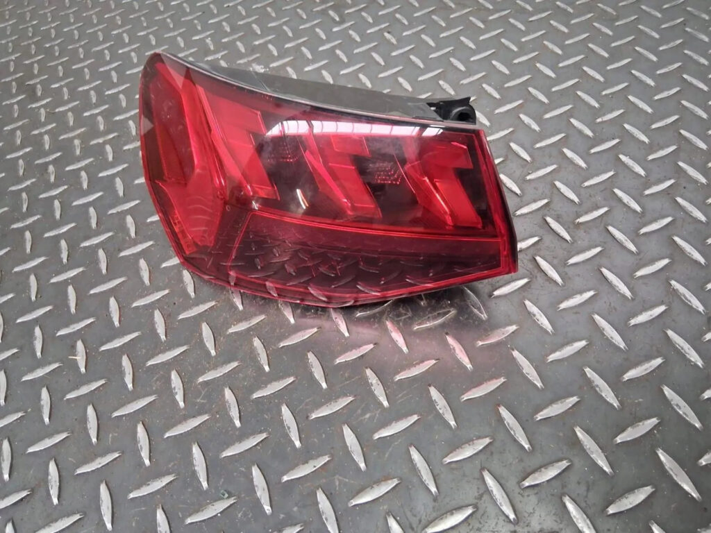 Audi A3 8Y feu arrière gauche OEM 8Y0945207