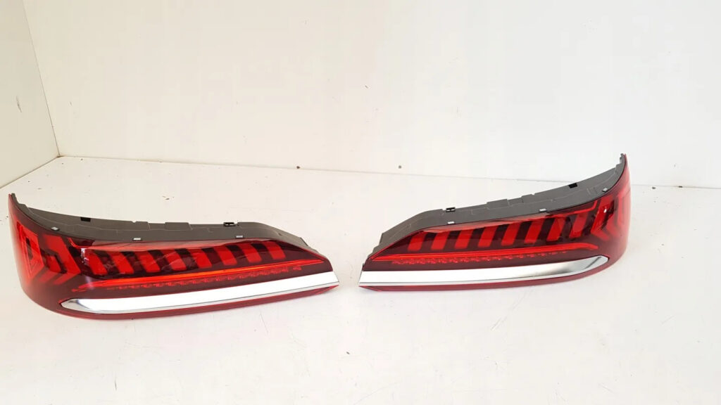 Audi Q7 4M Rückleuchte links OEM 4M0945093F