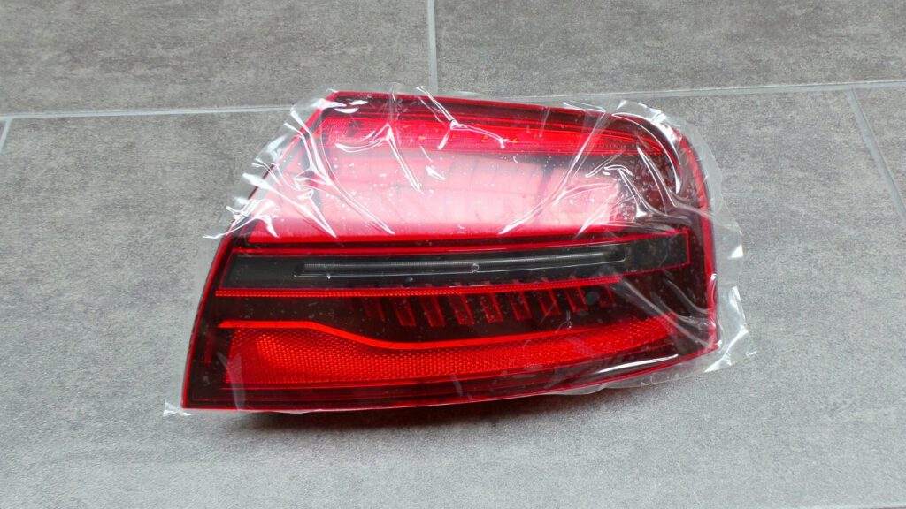 Audi A8 S8 D4 4H LED Rückleuchte OEM 4H0945096L
