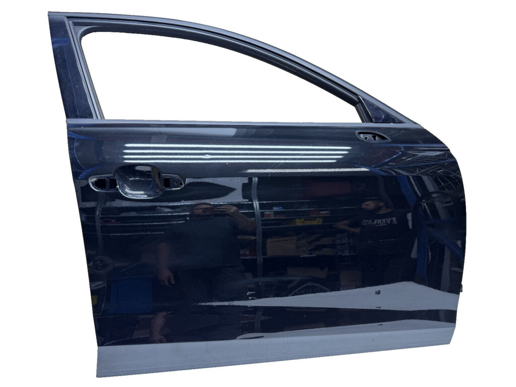 Audi A4 B9 8W Avant porte avant droite Couleur LY9T