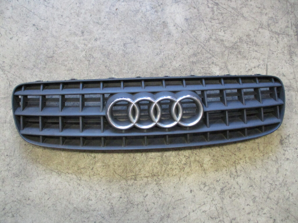 Audi TT 8N calandre OEM 8N0853653B