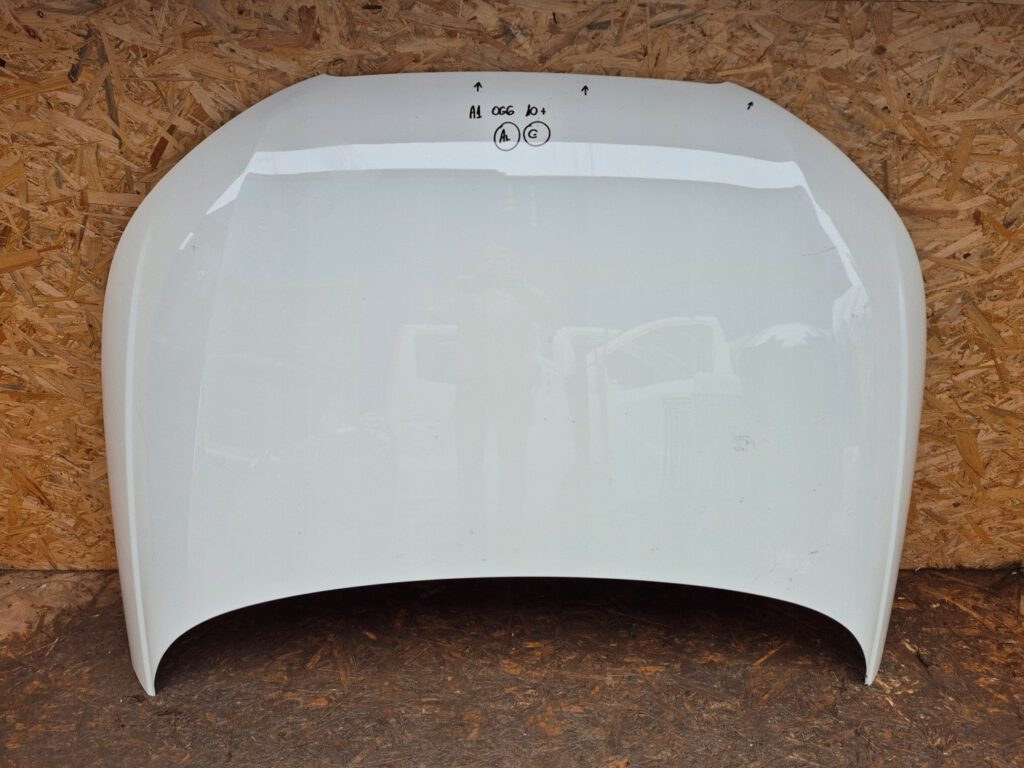 Audi A1 8X capot