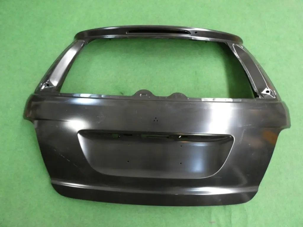 Mercedes ML W164 Heckklappe grundiert OEM A1647401505