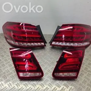 Mercedes Classe E W212 ensemble de feux arrière gauche et droit version restylée OEM A2129060803