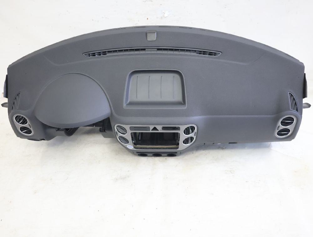 Volkswagen Tiguan I / 5N Front Dashboard