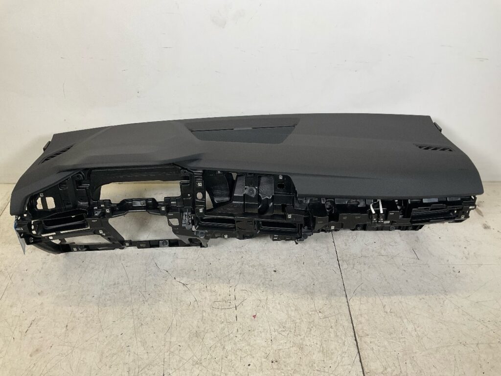 Volkswagen Golf VIII / CD Front Dashboard OEM 5H1857003M