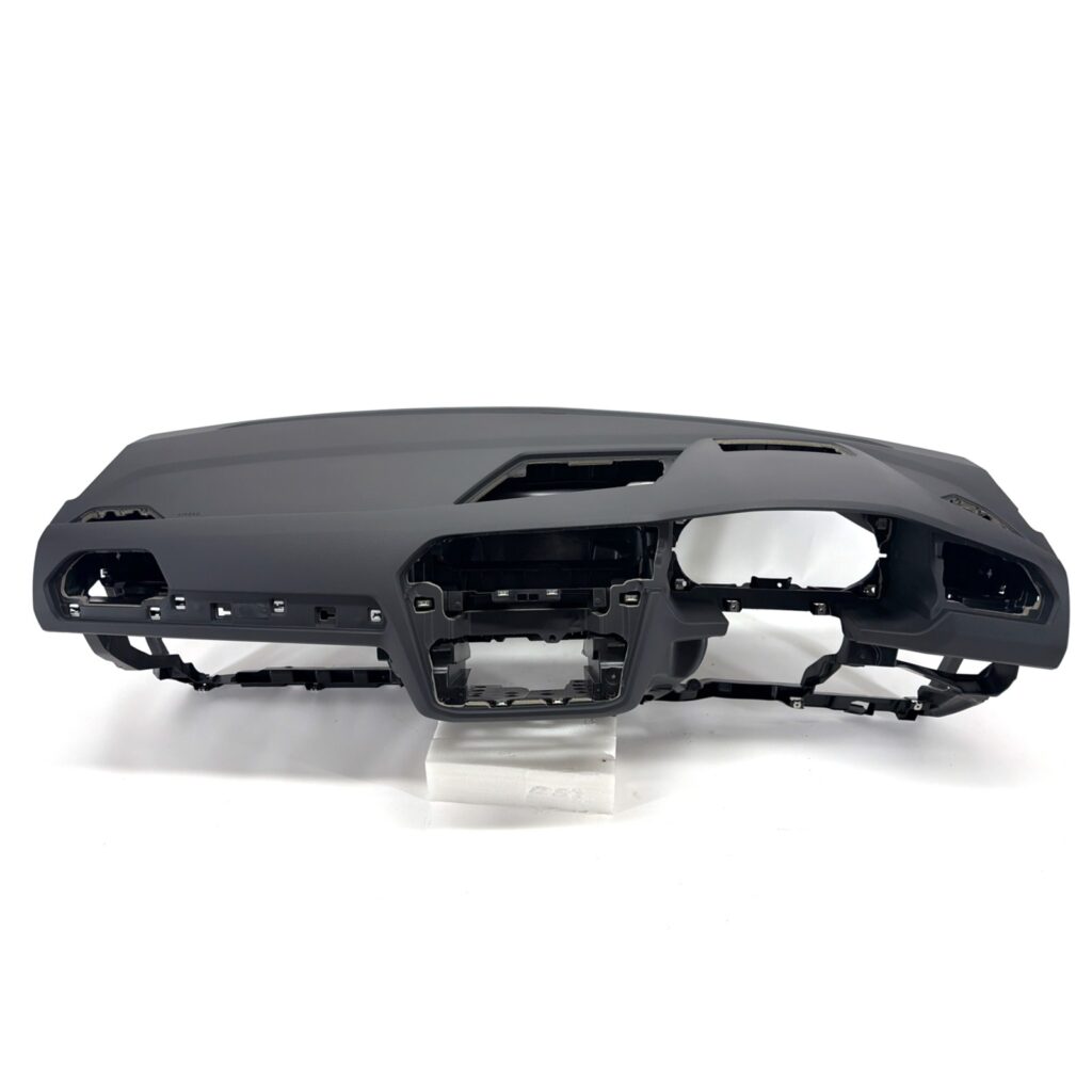 Volkswagen Tiguan II / AD Front RHD Dashboard Black