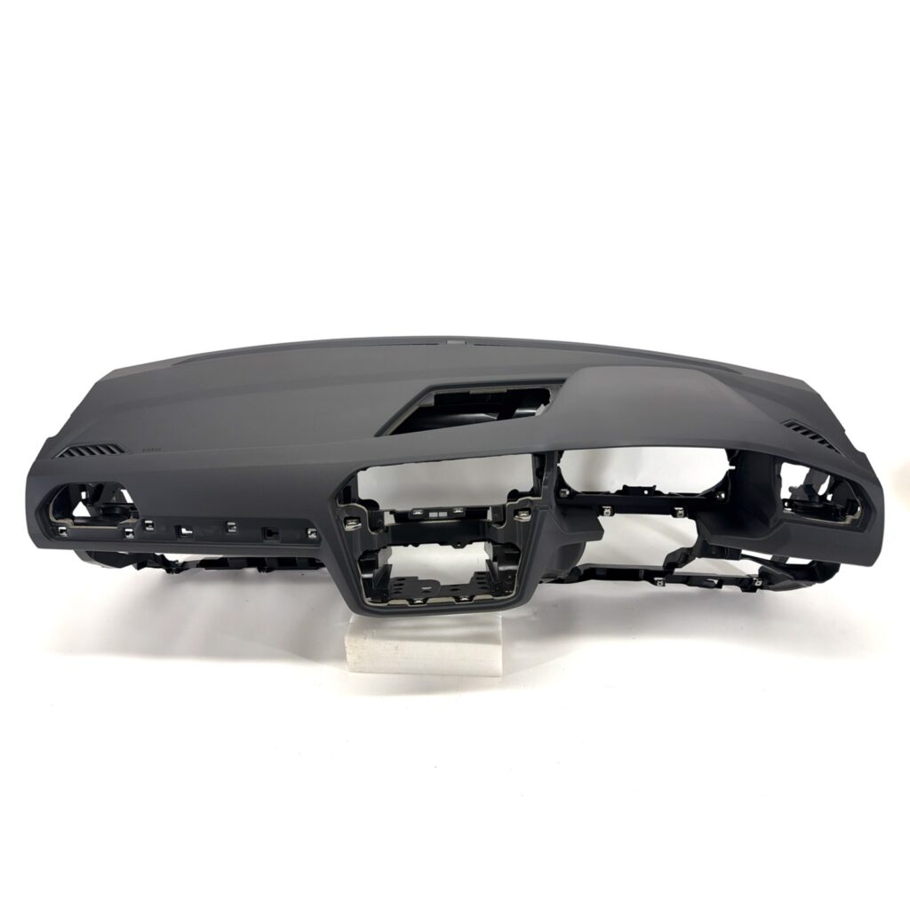 Volkswagen Tiguan II / AD Front RHD Dashboard Black