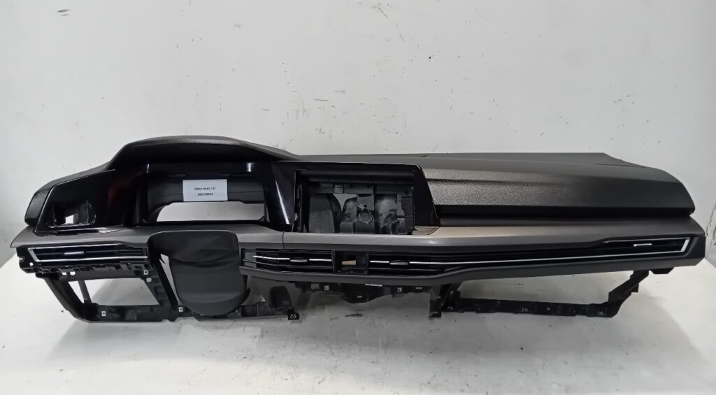 Volkswagen Golf VIII / CD Front Dashboard