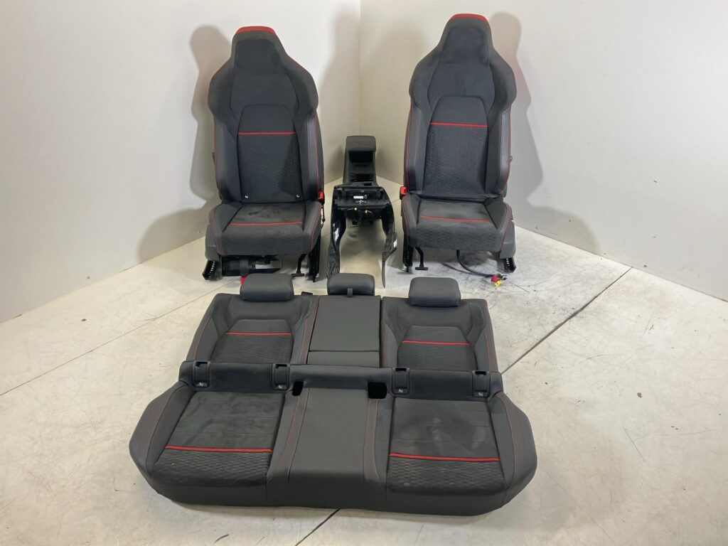 Volkswagen Golf VIII / CD Seat Set