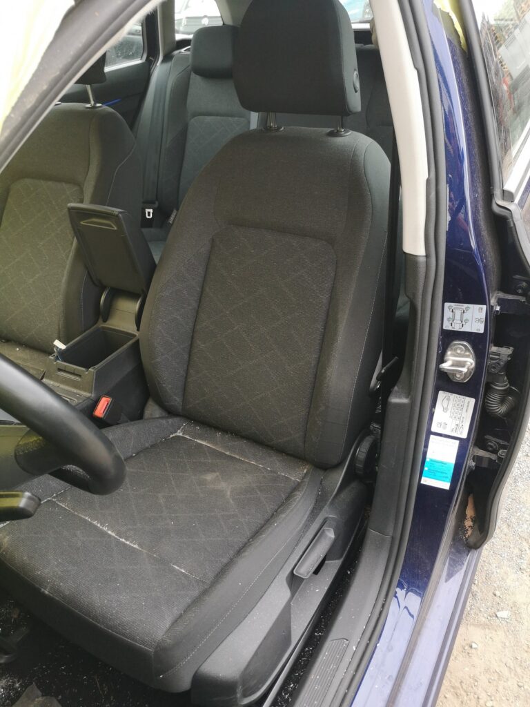 Volkswagen Golf VIII / CD Front Left Seat