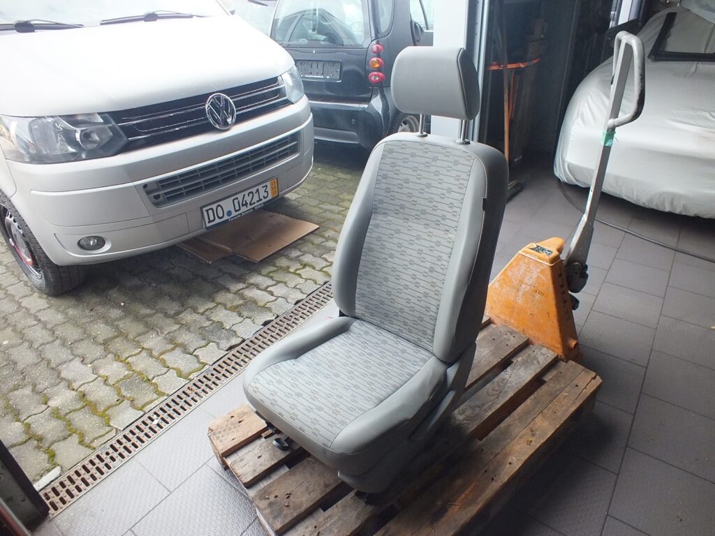 Volkswagen Transporter / Multivan T5 Front Left Seat