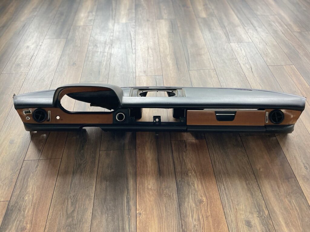 Mercedes W114 / W115 Dashboard Black