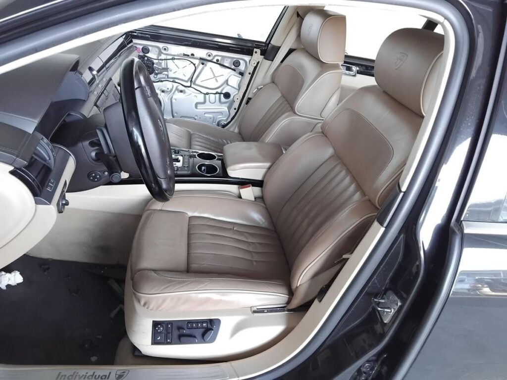 Volkswagen Phaeton GP1 / 3D Front Left Seat Cinnamon / Sun Beige