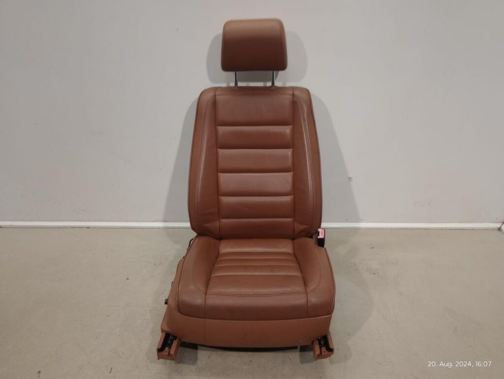 Volkswagen Touareg I / 7L Front Right Seat