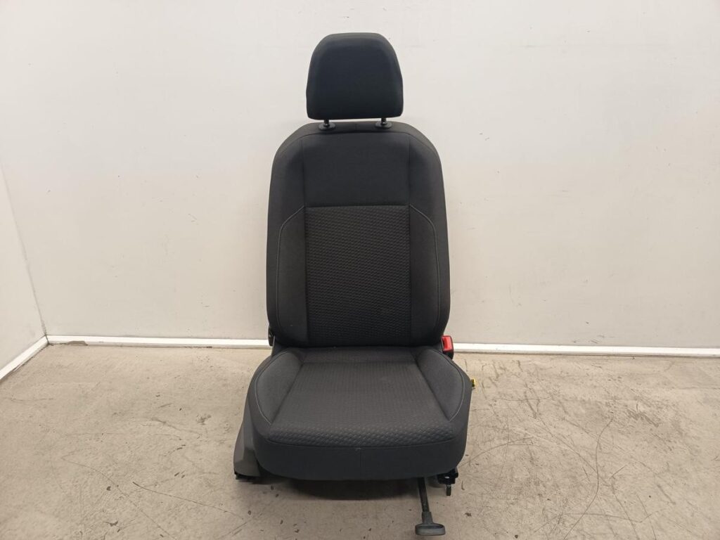 Volkswagen Polo VI / AW Front Right Seat Titan Black / Quartz