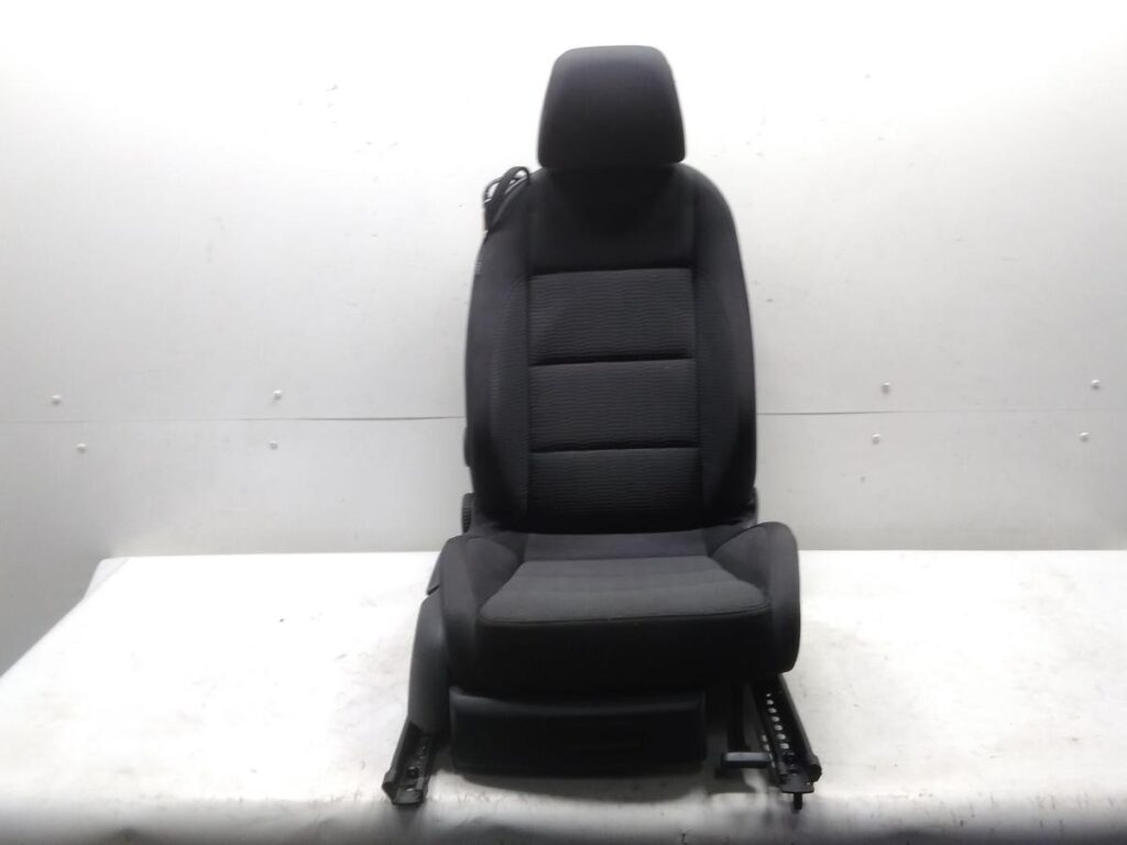 Volkswagen Eos 1F Facelift Front Right Seat Black / Dark Grey