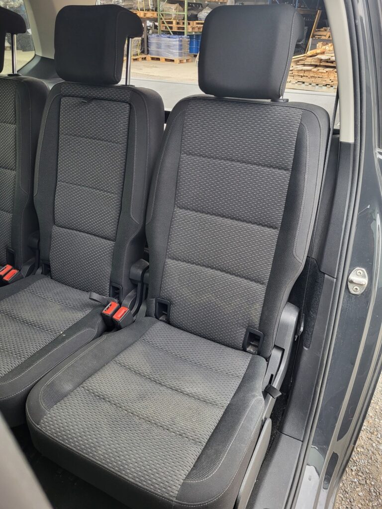 Volkswagen Touran II / 5T Rear Left Seat