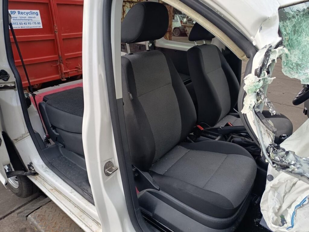 Volkswagen Caddy IV / SA Front Right Seat Titan Black