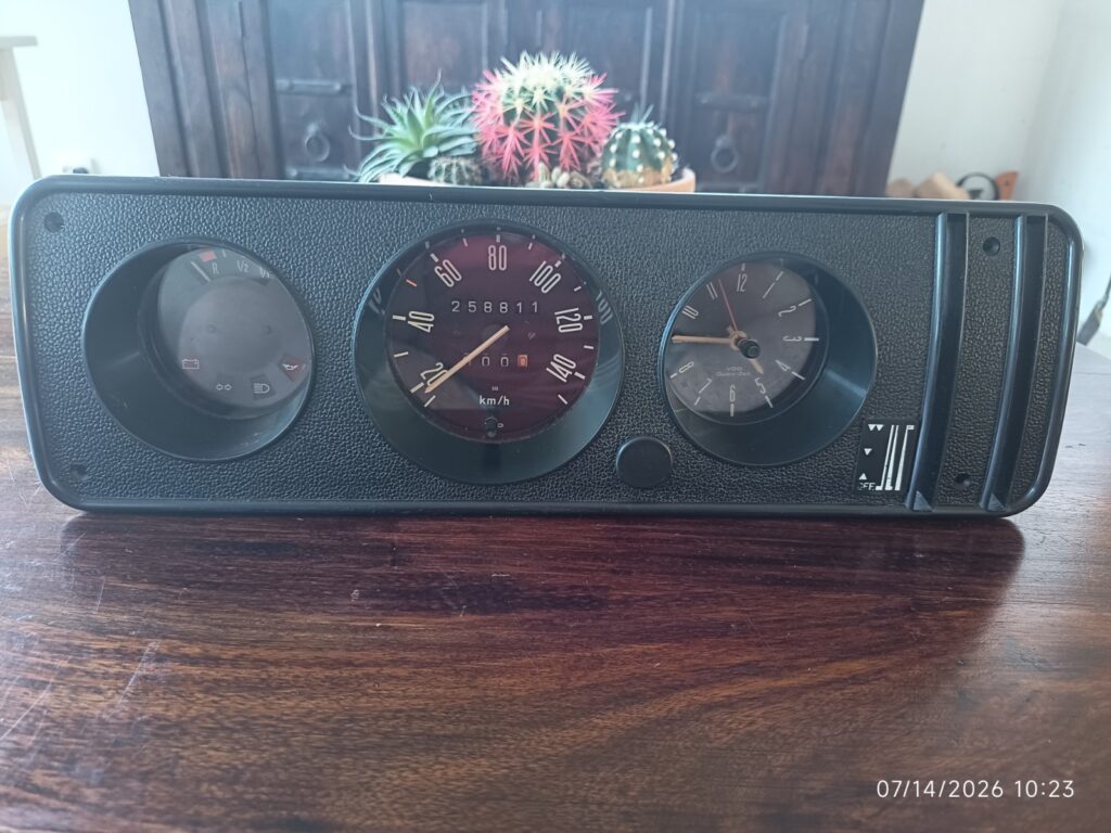 Volkswagen Transporter T2b Instrument Cluster