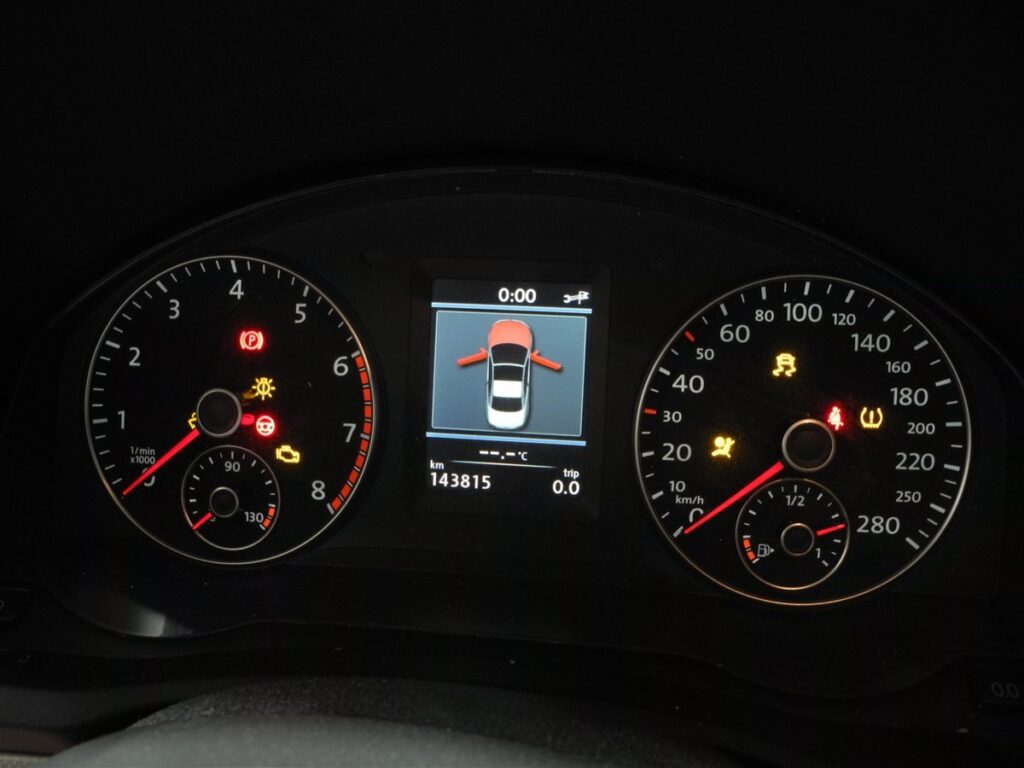 Volkswagen Eos 1F Facelift Instrument Cluster OEM 1Q0920886B