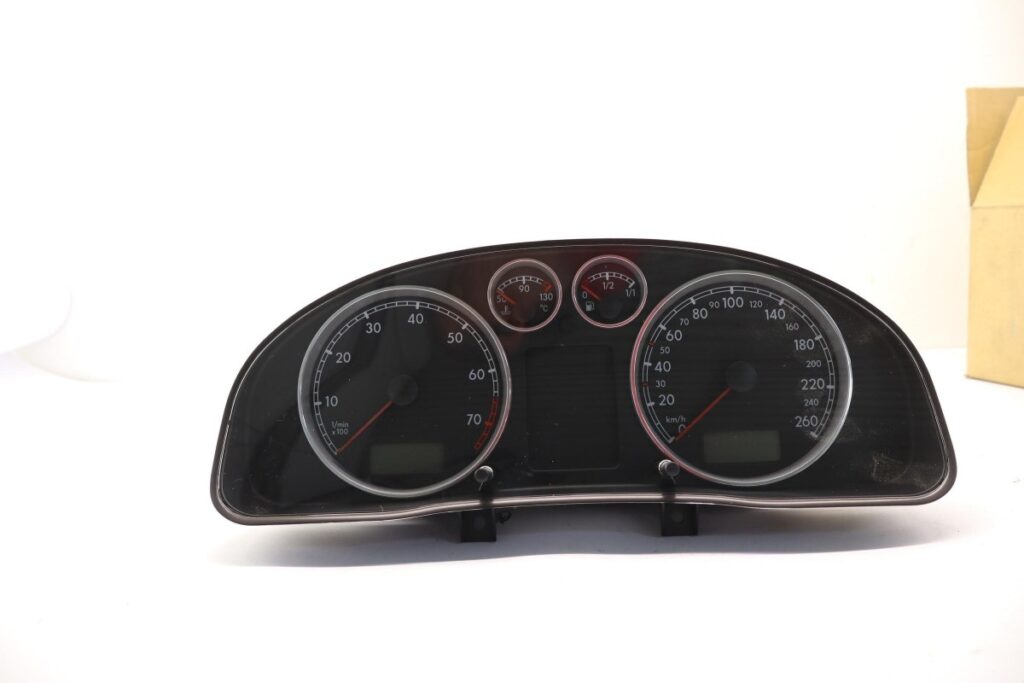 Volkswagen Passat B5 / 3B3 / 3B6 Instrument Cluster OEM 3B0920809X