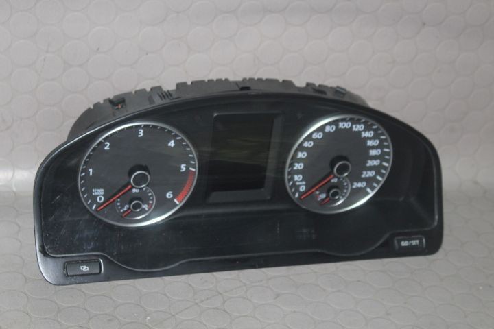 Volkswagen Transporter / Multivan T5 Facelift Instrument Cluster OEM 7E0920870C