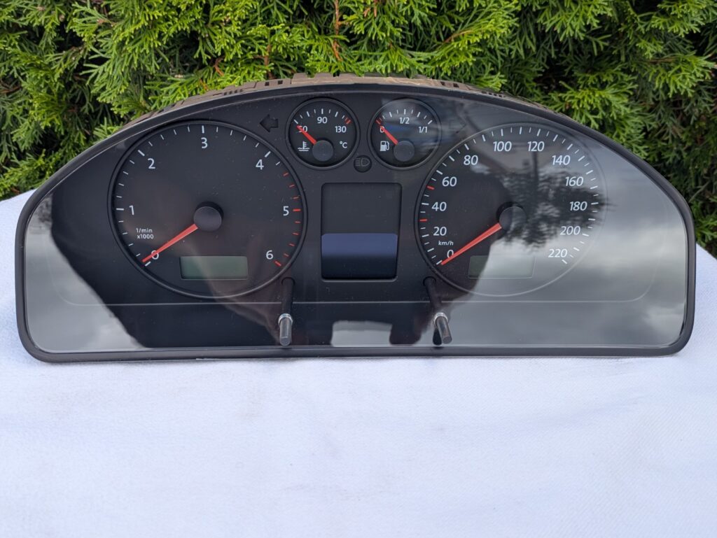 Volkswagen Transporter / Multivan T5 Instrument Cluster OEM 7H0920861E