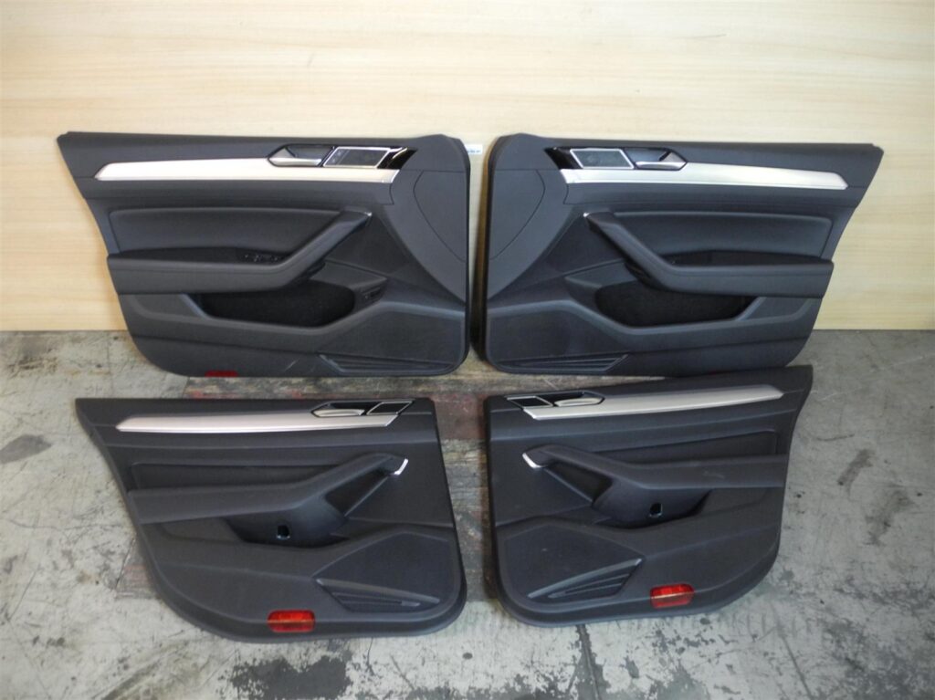 Volkswagen Passat B8 / 3G Left / Right Door Panel Set