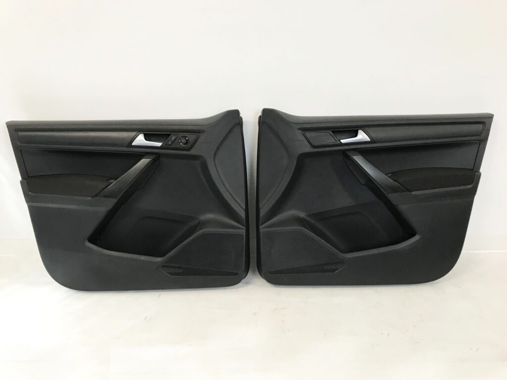 Volkswagen Caddy IV / 2K5 Front Left / Right Door Panel Set