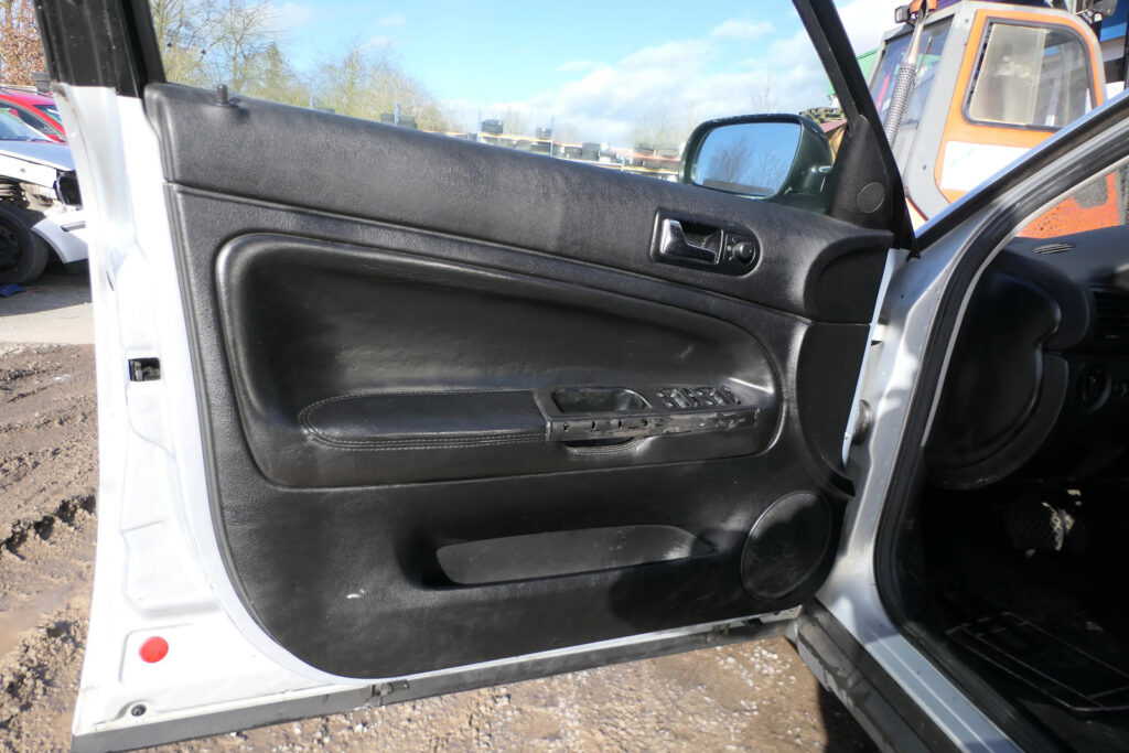 Volkswagen Passat B5 / 3B Left / Right Door Panel Set Black