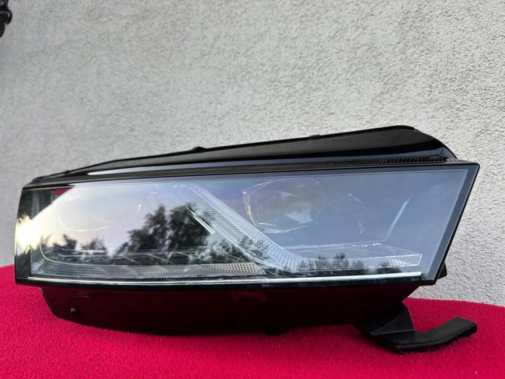 Skoda Octavia IV Front Right LED Headlight OEM 5E4941016A