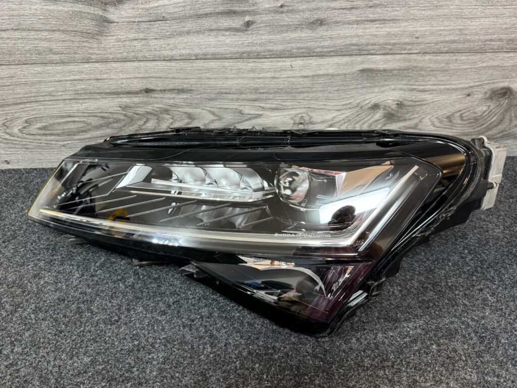 Skoda Superb III / 3V Front Left LED Headlight OEM 3V1941015E