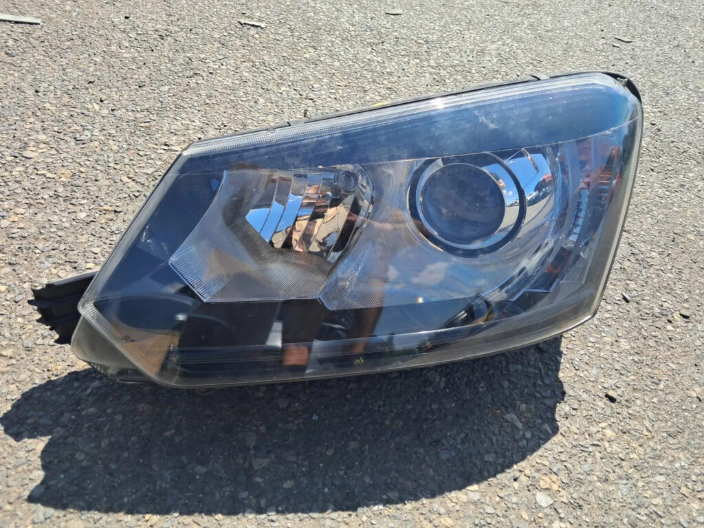 Skoda Yeti 5L Front Left Bi-Xenon Headlight OEM 5L1941015C