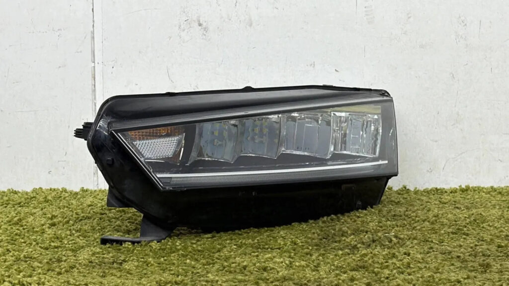 Skoda Octavia Front Left LED Headlight OEM 5E4941015