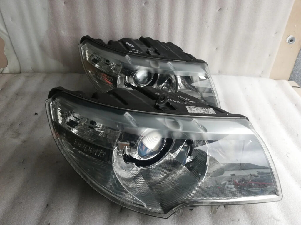 Skoda Superb II Front Right Xenon Headlight OEM 3T1941016E