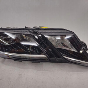 Skoda Octavia III Front Right Headlight OEM 5E1941016D