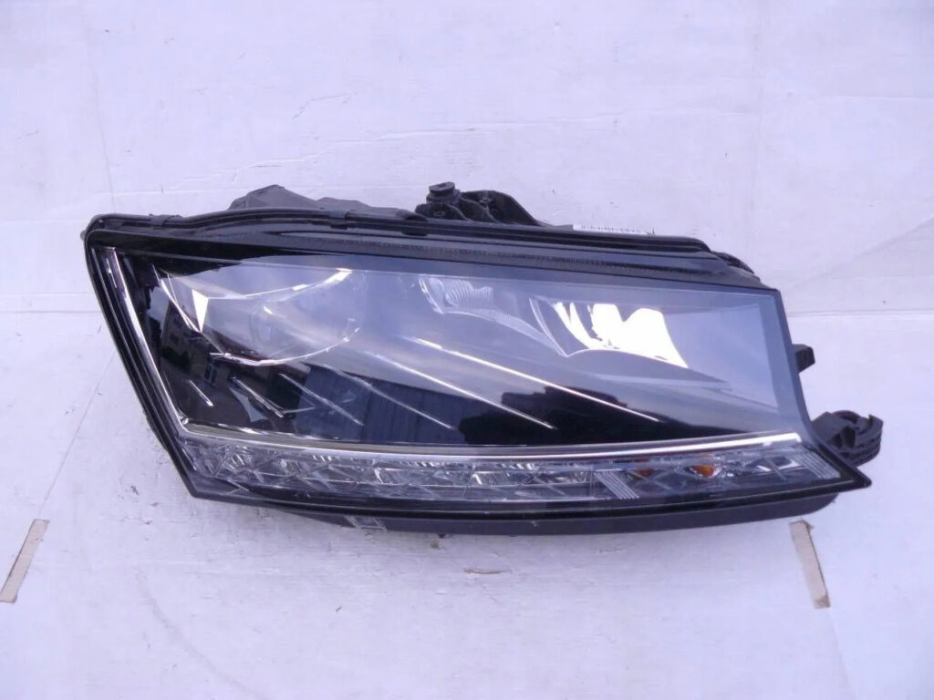 Skoda Fabia III Front Right LED Headlight OEM 6V1941016F