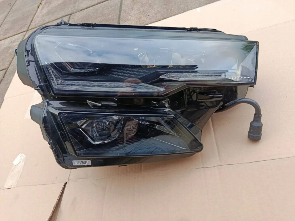 Skoda Karoq Front Right LED Headlight OEM 57B941036B